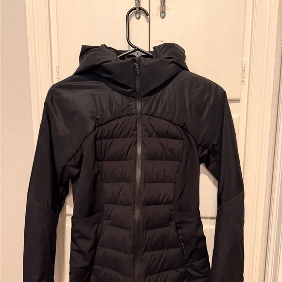 Lululemon Down For it All Women's Black Puffer Jacket - Picture 3 of 6